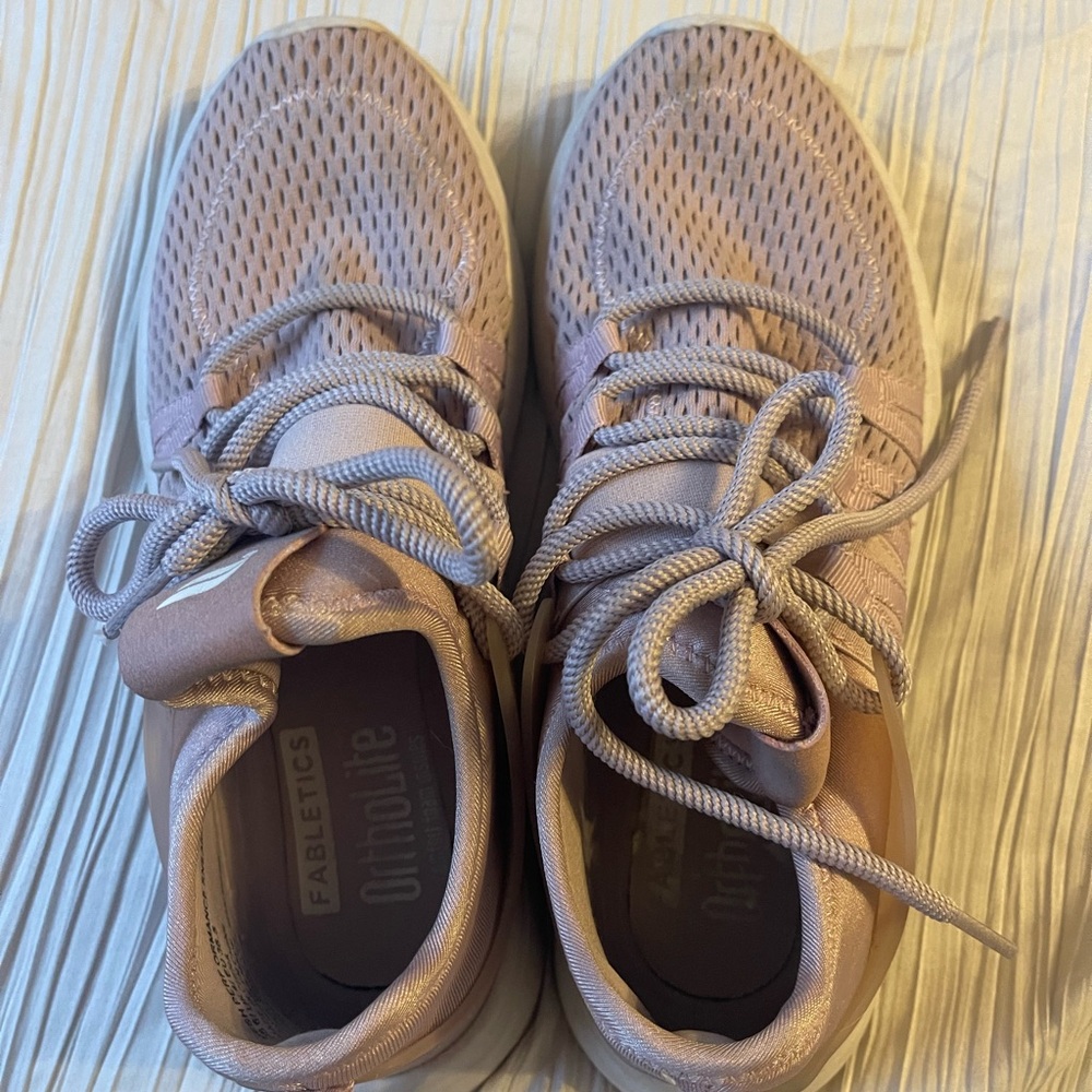 Fabletics pink mauve ortho lite mesh performance sneakers size‎ 6